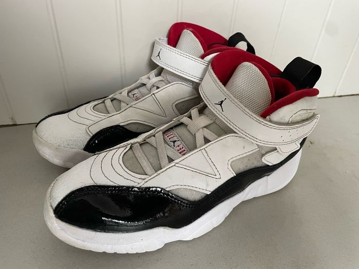 Nike Sky Jordan kids trainers runners size 2