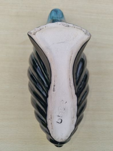Classic Sylvac shell pottery mantle vase (mold number 399)