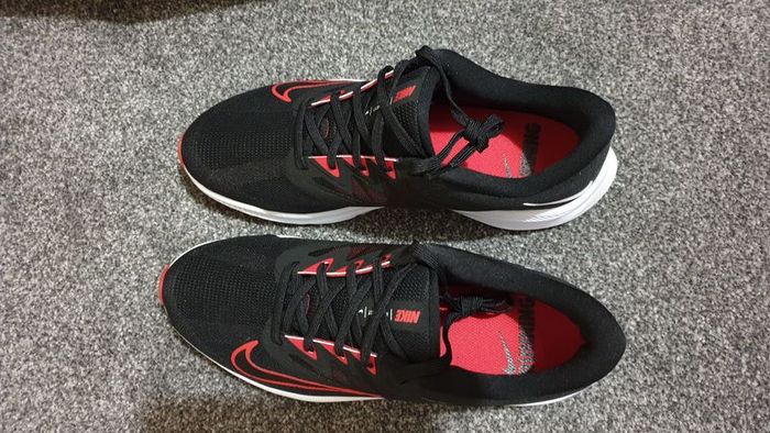 nike black red runners trainers shoes