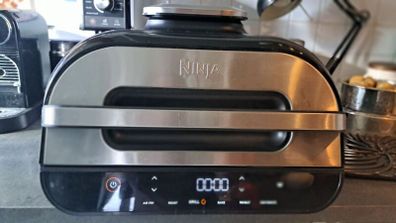 Ninja Food Health Grill & Air Fryer With Smart IQ AG551UK