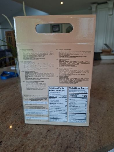 Italian gift box (wine & biscuits)