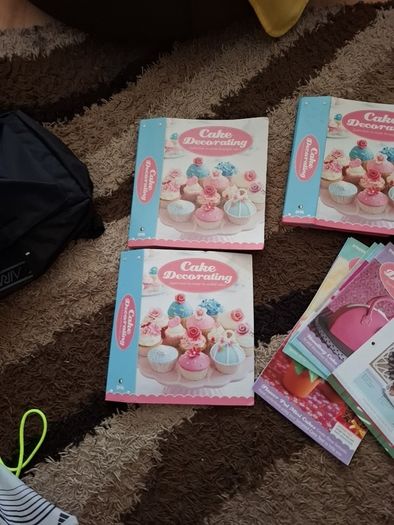 cake decorating