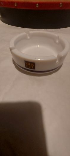Silk cut purple ashtray, good condition,,price includes post to anywhere in Ireland thank you, see pictures for condition, collectors item, with smoking bans, etc ,price includes post to anywhere in Ireland thank you