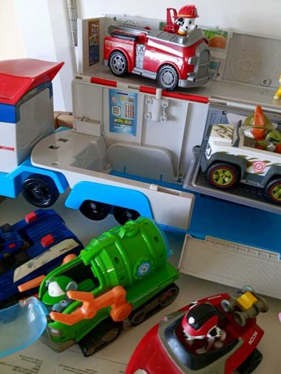 Paw Patrol Transporter Truck  Vehicles & Figures Bundle