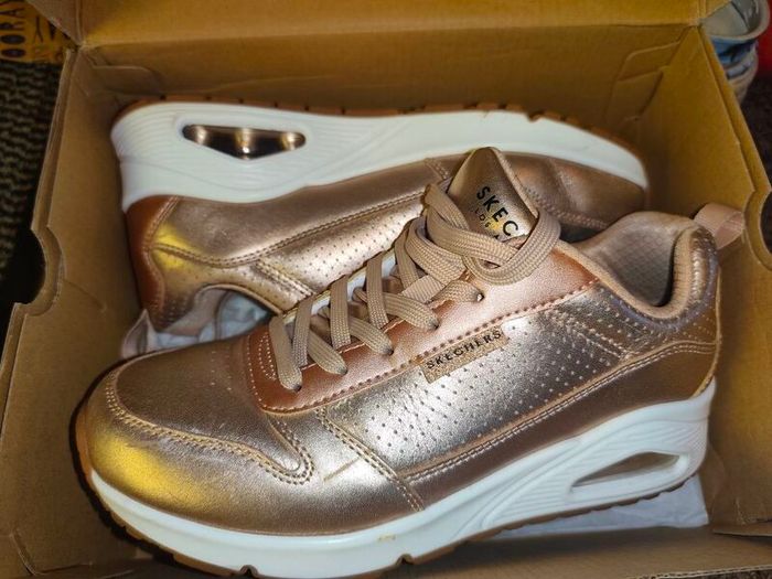 Skechers gold runners