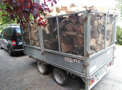 Supply of Seasoned Firewood in Longford/Can be Delivered for a Fee or Bagged for Collection ..  Stock up for the Season. REDUCED in PRICE