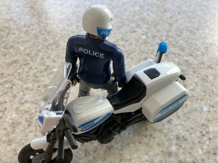 Bruder 1:16 Ducati Police Motorcycle + Figure