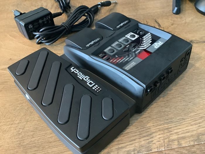 DigiTech RP90 multi-effects modeling guitar processor with Expression pedal