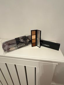 Eyeshadow Palette & 8-Piece Brush Set