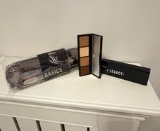 Eyeshadow Palette & 8-Piece Brush Set