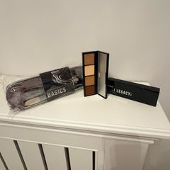 Eyeshadow Palette & 8-Piece Brush Set