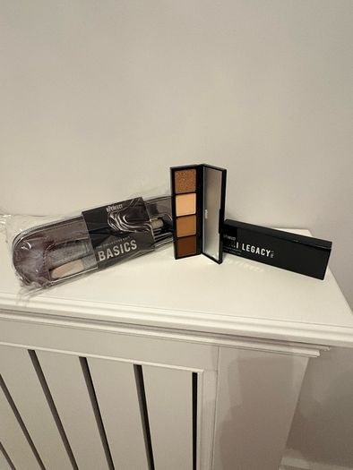 Eyeshadow Palette & 8-Piece Brush Set