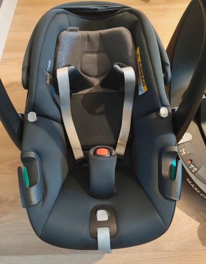 Maxi-cosi Pebble 360 car seat and isofix base / excellent condition
