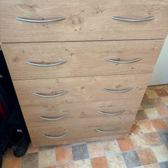 chest of drawers