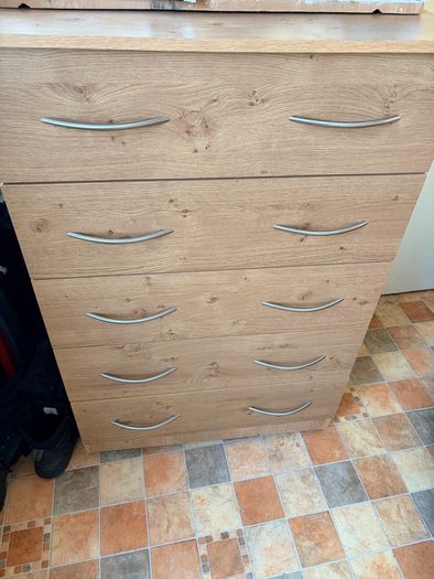 chest of drawers