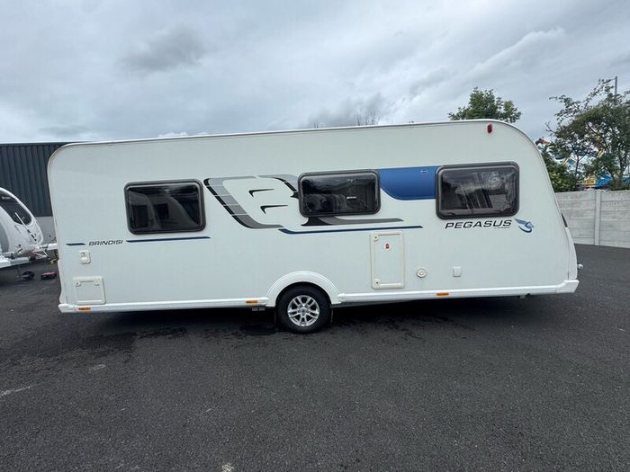 2017 Bailey Pegasus Brindisi - fixed Island - Bed