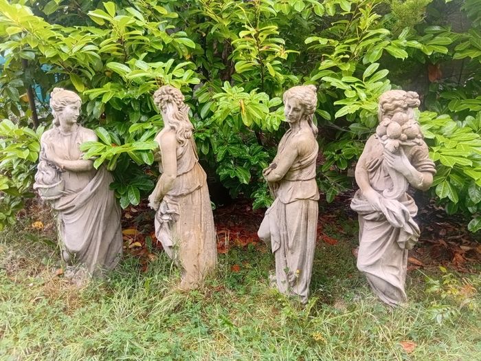 garden statues