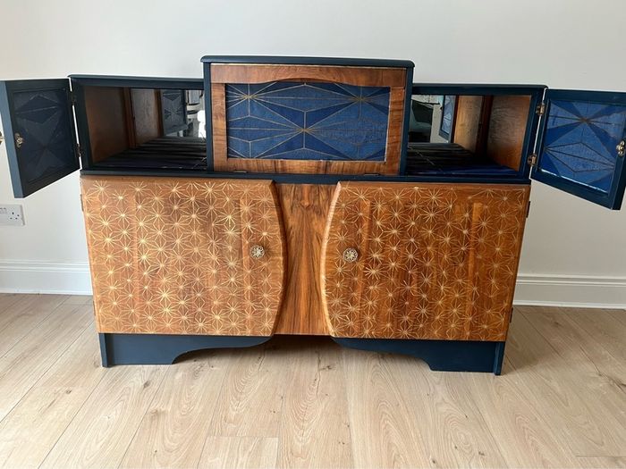 Delivery Available! Stunning Vintage Sideboard Cocktail Cabinet/Drinks Cabinet/ Sideboard
