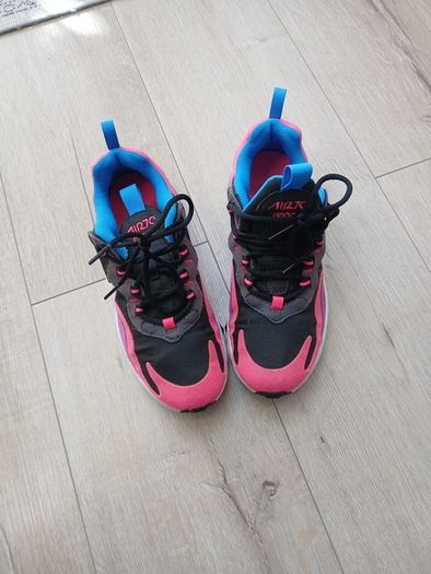 Nike 270
