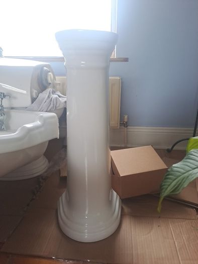 Traditional Bathroom Basin, Chrome Taps & Pedestal