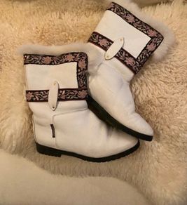 White Leather Vintage Fur Lined Boots