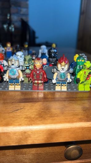 Old box of Lego + mini figures