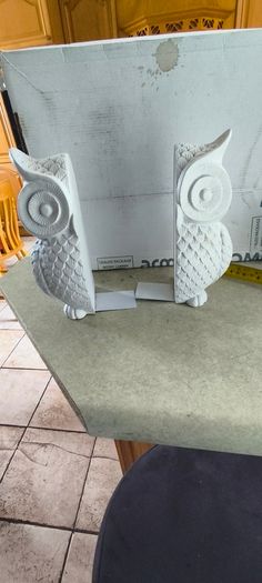 Vintage Owl White Reisn Book Ends