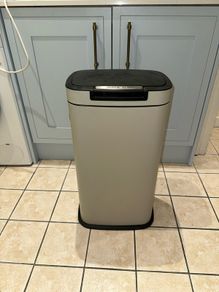Kitchen bin