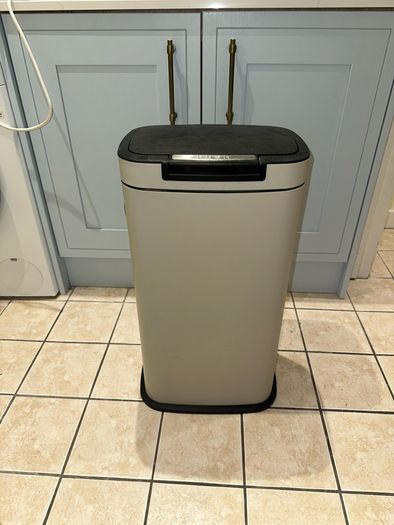 Kitchen bin