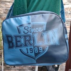 Cool retro looking 1980s style sport's bag Cool Berlin 1989 print In great condition
