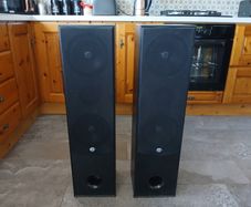 Hi fi speakers
