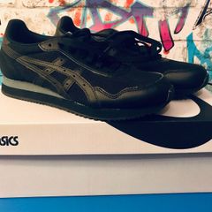 Brand NEW Boys Size 4 Aasics Tiger Runner