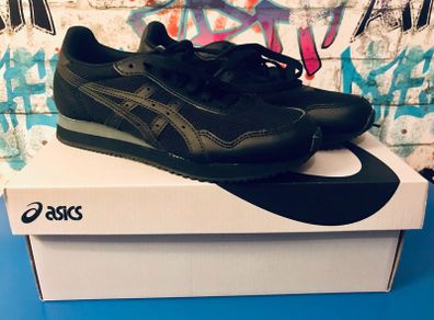 Brand NEW Boys Size 4 Aasics Tiger Runner