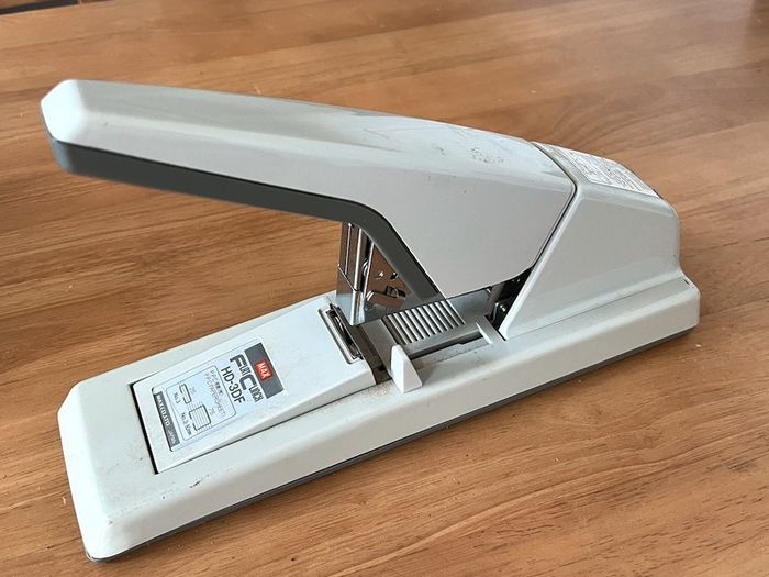MAX HD-3DF Heavy Duty Flat Clinch Stapler