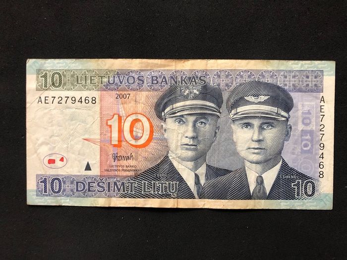 10 Litu banknote from Lithuania 2007 and 2001
