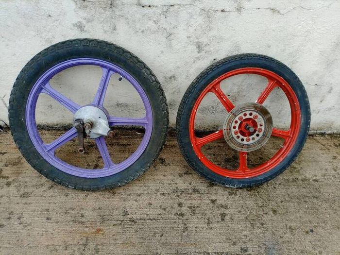 Kawasaki AR80 wheels