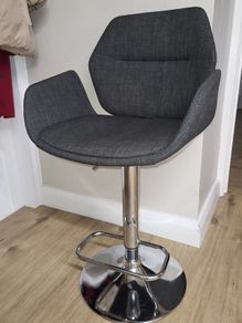Breakfast bar chairs (2)