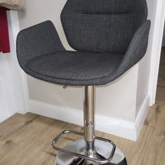 Breakfast bar chairs (2)