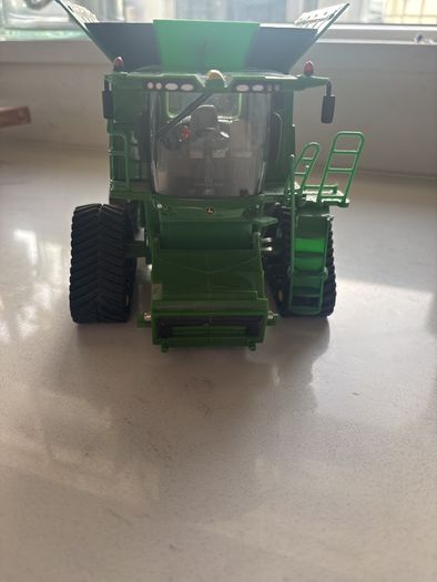 John Deere combine