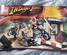 Lego indiana jones set 7620