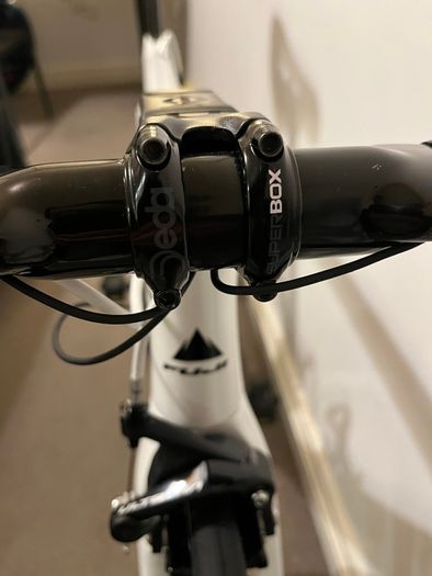Fuji (full carbon, Ultegra Di2)