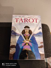 Beginners guide book to tarot reading and cards