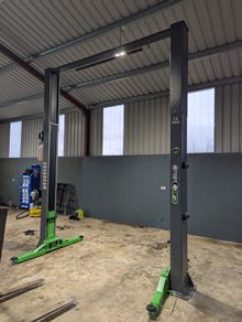 Clear Floor 2 Post 4 Ton Lift