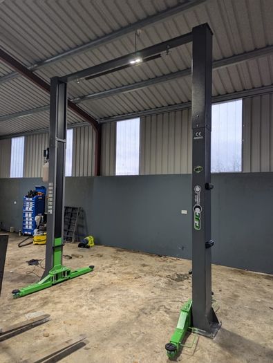 2 Post 4 Ton Clear floor lift