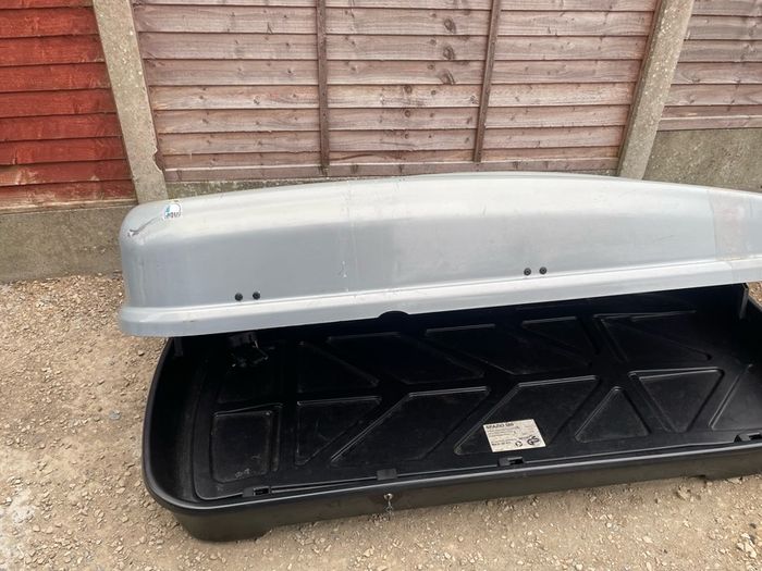 Roof box
