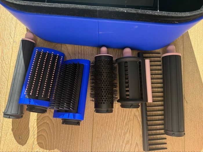 Dyson Airwrap Multi-styler, model HS05.