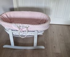 1 Moses basket.