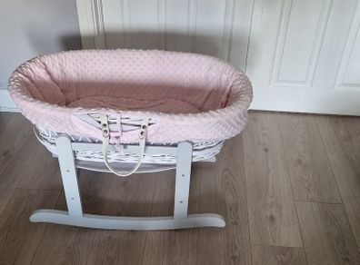 1 Moses basket.