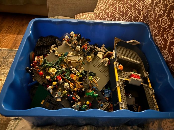 Old box of Lego + mini figures