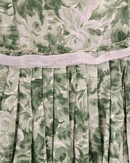 Vintage 1950s 1960s green floral cotton tea dress handmade feminine summer S 8 10